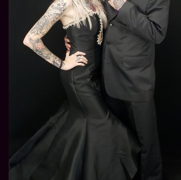 Dress - Picture 3 of 4